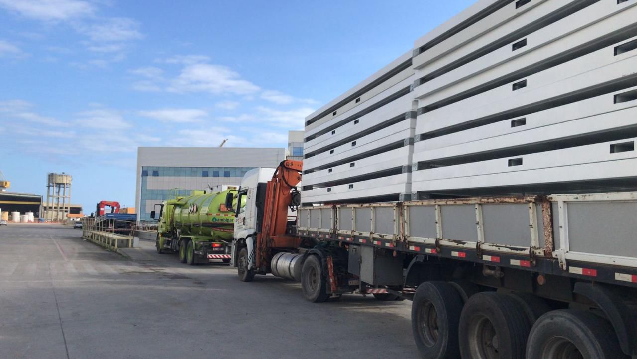 Logística de transporte dos containers modulares Habitech